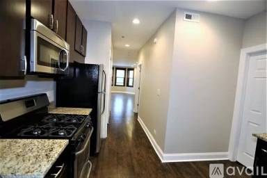 Main picture of 2649 N Sacramento Ave