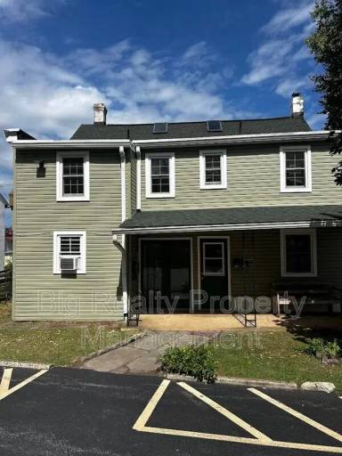 Main picture of 106B N Main St