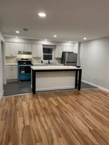 Main picture of 847 Middle St