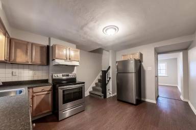 Main picture of 741 1/2 Proctor Way