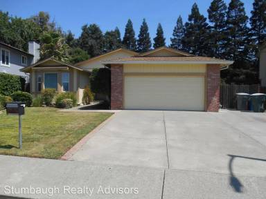 Main picture of 105 Stirling Dr
