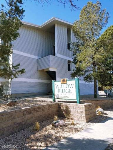 Main picture of 3735 E La Salle St