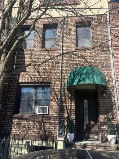 Main picture of 583 Gregory Ave