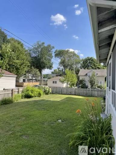 Main picture of 687 Summer St NE