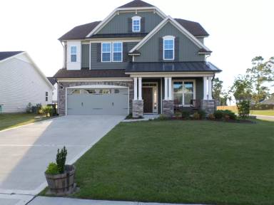 Main picture of 121 Hampton Dr