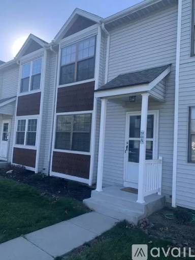 Main picture of 905 Upholland Ln