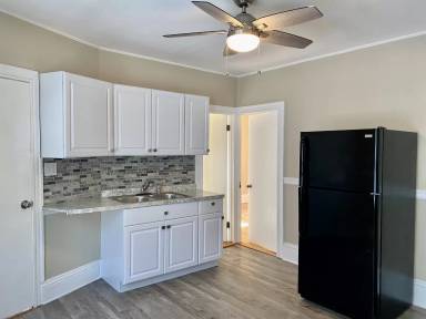 Main picture of 449 Chancery St