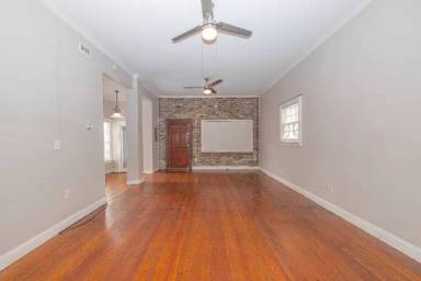 Main picture of 201 Spring St