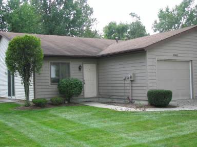 Main picture of 2107 Versailles Village Pl