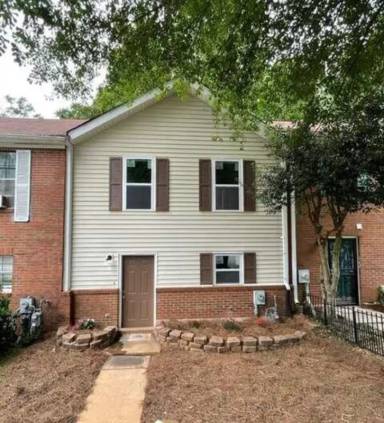 Main picture of 5004 Pat Mell Pl SE