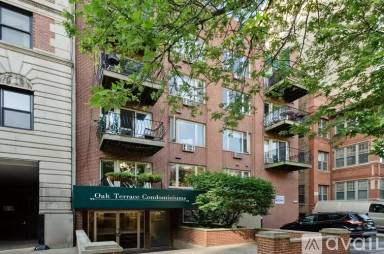 Main picture of 435 W Oakdale Ave