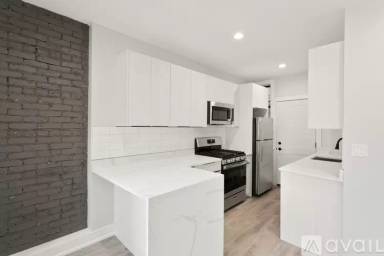 Main picture of 7736 N Eastlake Ter