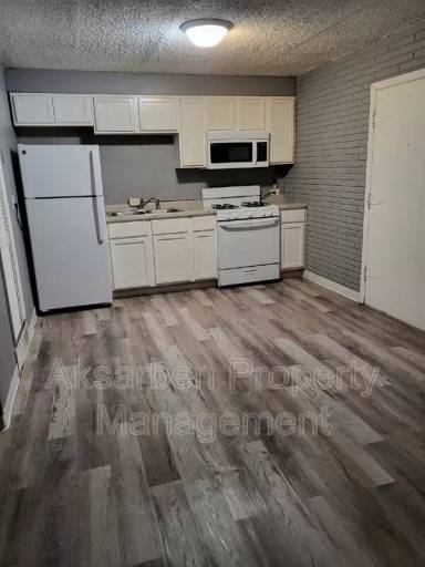 Main picture of 118 S Vine St