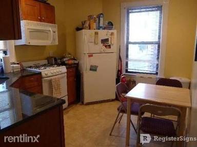 Main picture of 826 Huntington Ave