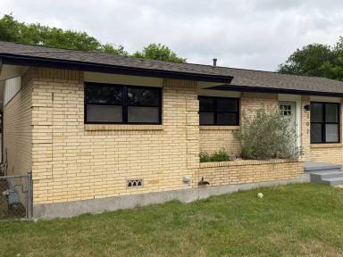 Main picture of 702 S 1st St