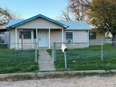Main picture of 220 E 9th St