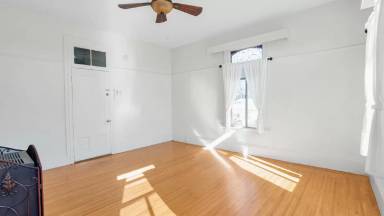 Main picture of 3014 Encinal Ave