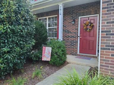 Main picture of 7616 Carrington Forest Ln