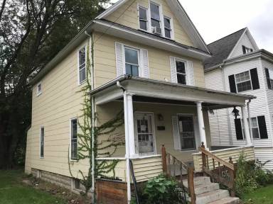 Main picture of 635 W 4th St