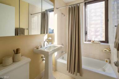 Main picture of 450 W 50th St