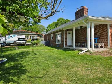 Main picture of 2394 Arlington St