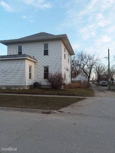 Main picture of 111 7th St NE