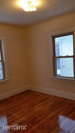 Main picture of 11 Circuit Ave