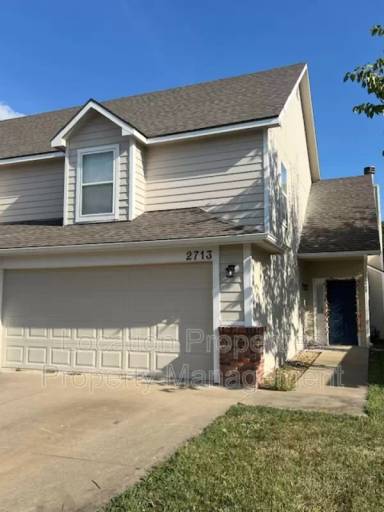 Main picture of 2713 Grand Cir