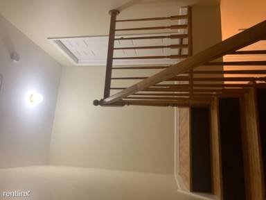 Main picture of 140 S Park St