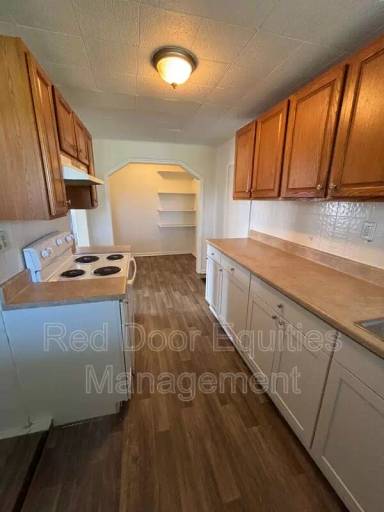 Main picture of 403 1/2 W Wheeling St
