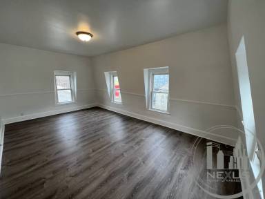 Main picture of 210 N Main St