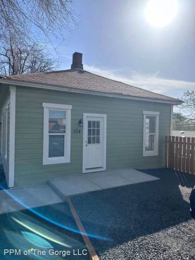 Main picture of 104 3rd St