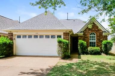 Main picture of 1181 Breezy Oak Cv