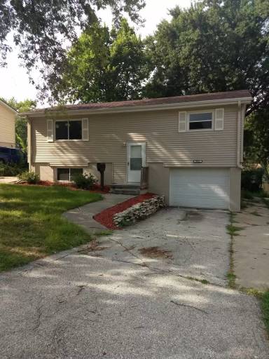 Main picture of 9822 Meredith Ave