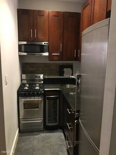 Main picture of 206 E 83rd St