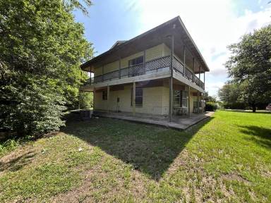 Main picture of 715 Eastham Ln