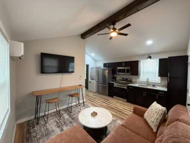 Main picture of 325 Herriman St