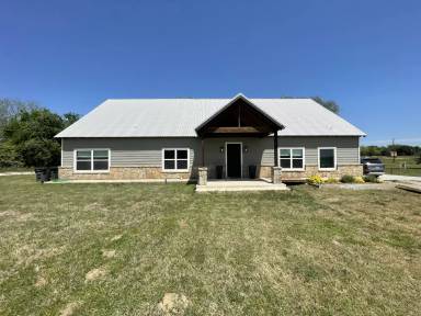 Main picture of 840 Meadow Ln