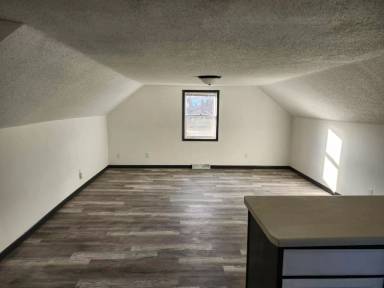 Main picture of 101 E 1st St