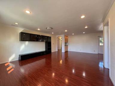 Main picture of 319 Beach Rd