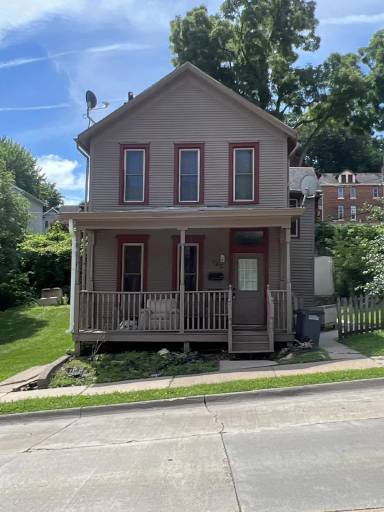 Main picture of 582 Loras Blvd