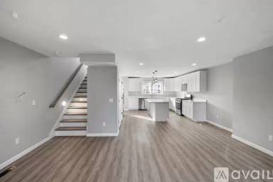 Main picture of 550 Spring St