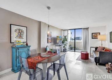 Main picture of 2715 Tigertail Ave