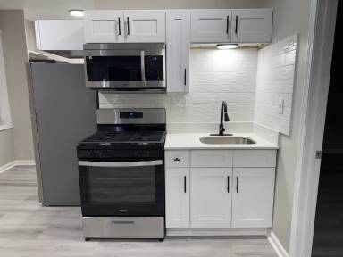 Main picture of 3310 N Meridian St