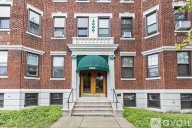 Main picture of 1560 Commonwealth Ave