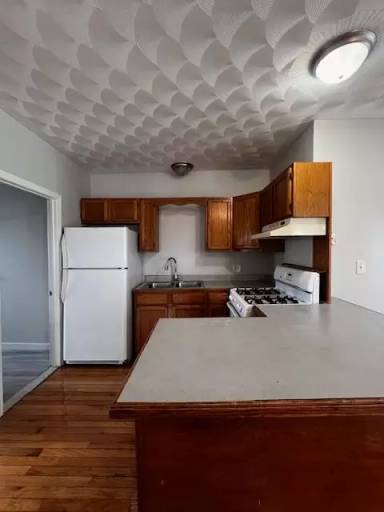 Main picture of 395 Quequechan St