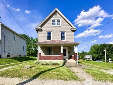 Main picture of 1819 E Washington St