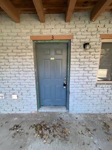 Main picture of 969 W Holly St