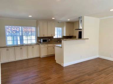 Main picture of 7517 Herschel Ave