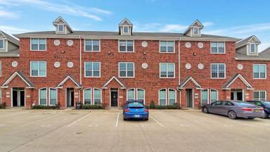 Main picture of Lakeridge Townhomes